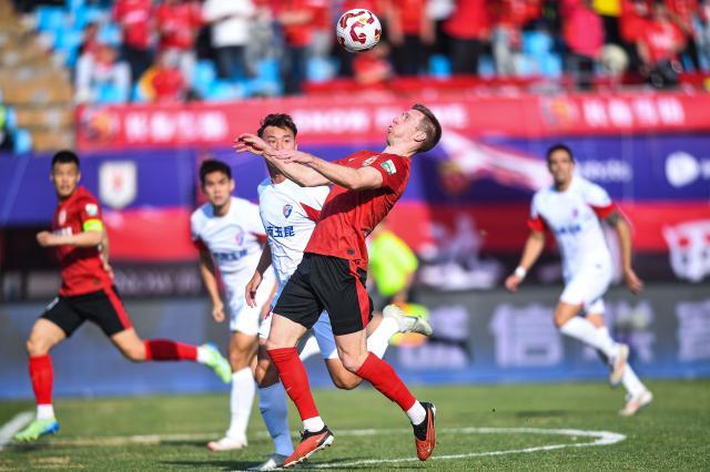 乐竞体育APP官网-【中超】贝里奇中柱吴亚轲救险 亚泰0比0玉昆